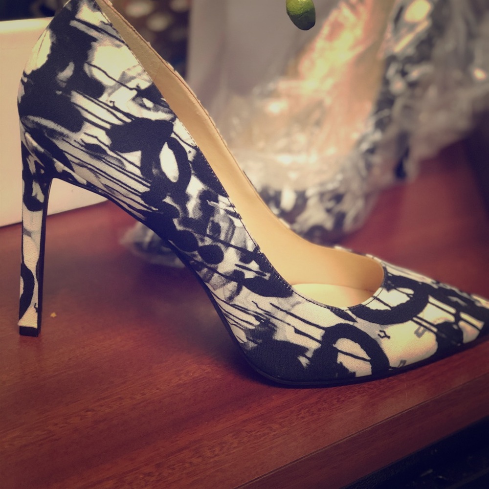 NEW Nine West Tatiana pumps in. Black and white